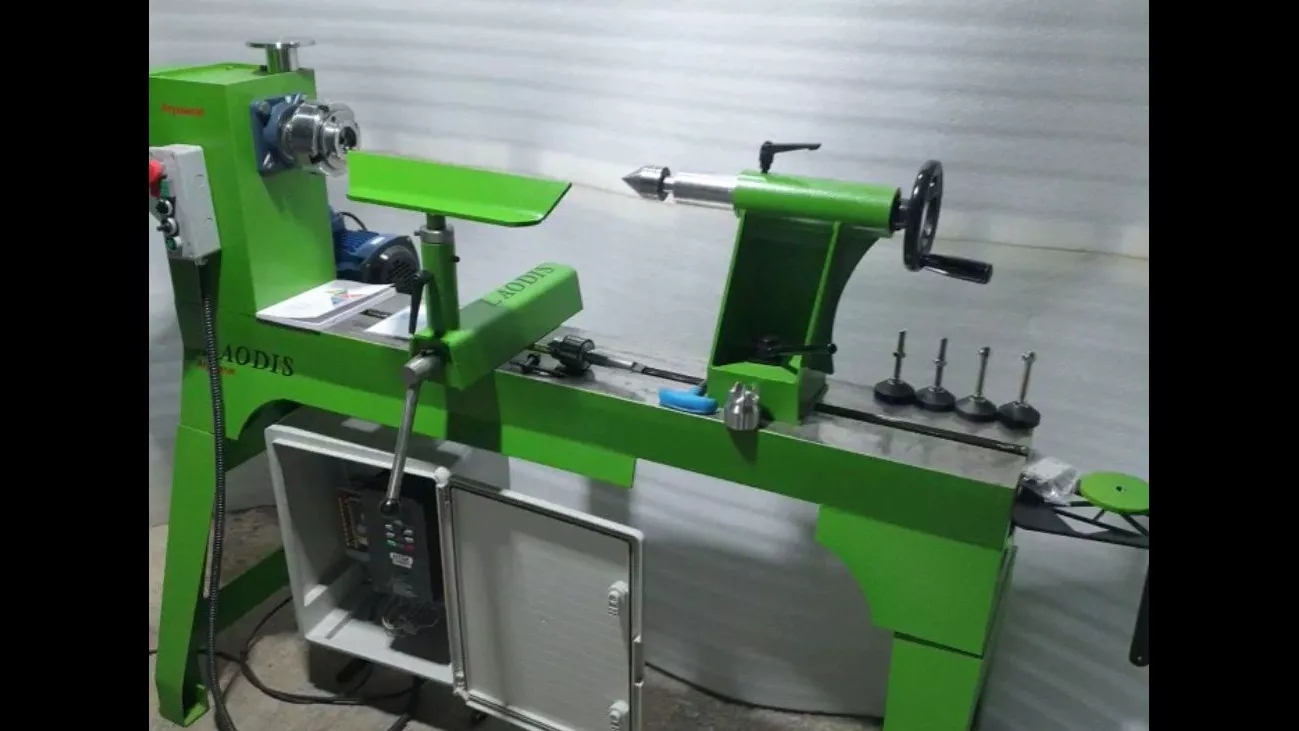 Different parts of the lathe machine